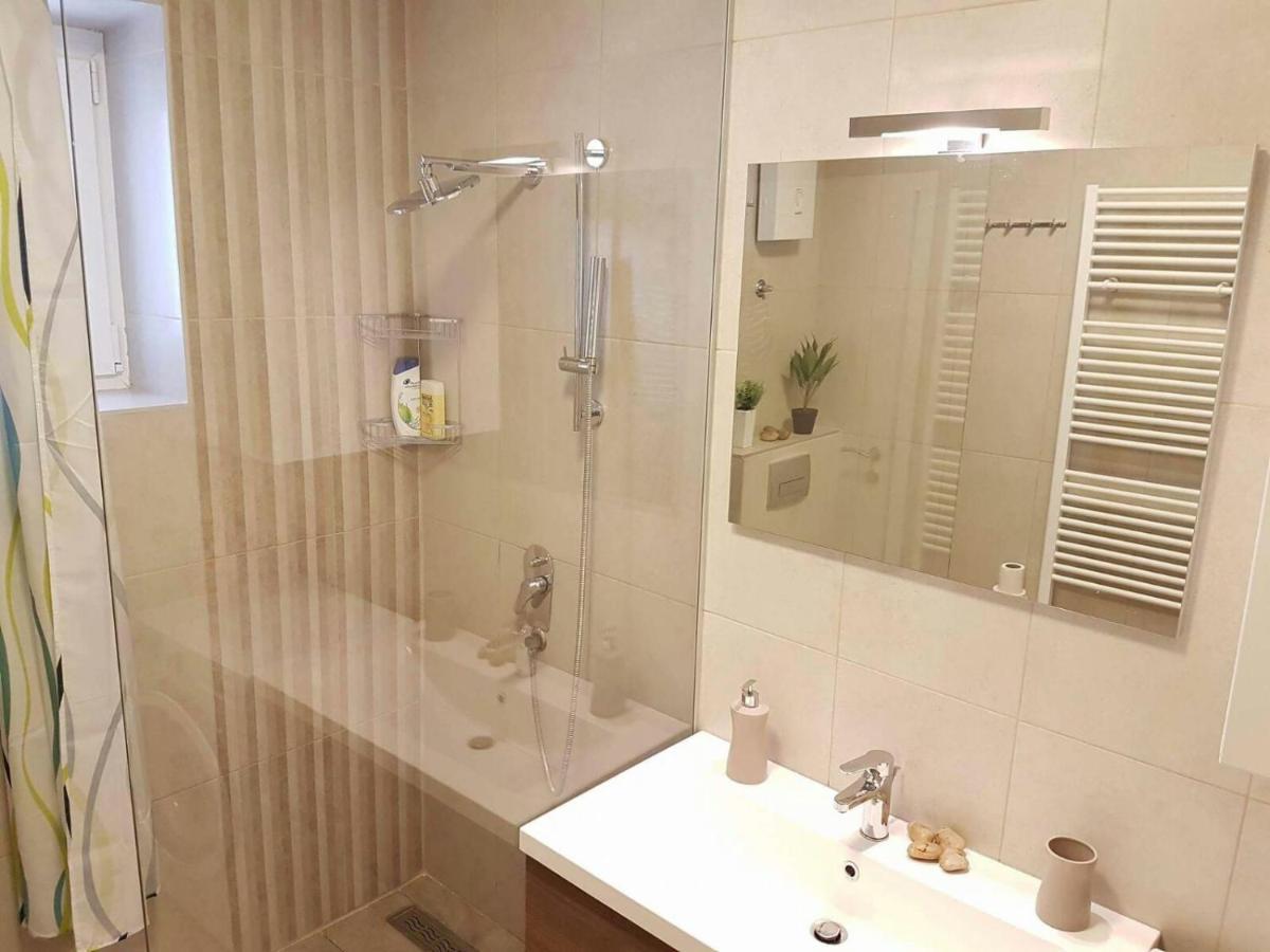 Modern Apartment In The City Center- Best Location Sarajevo Bagian luar foto
